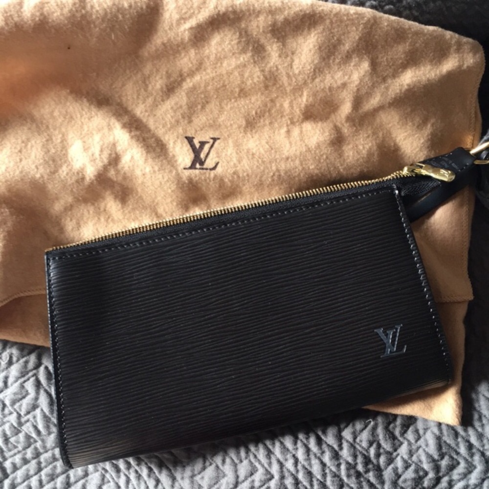 Authentic 💯 Louis Vuitton Epi leather Pochette
